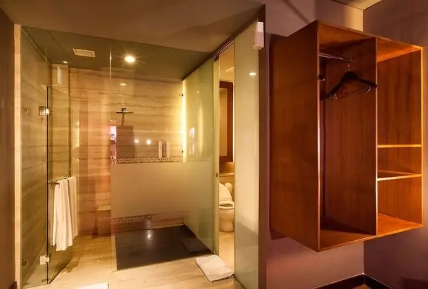 Superior Tek Büyük Yataklı Oda (Room Only)