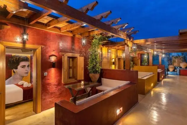 Deluxe Stone Room