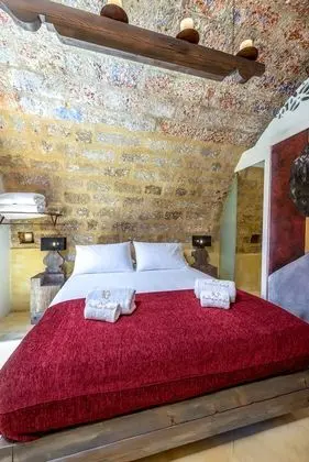 Deluxe Stone Room