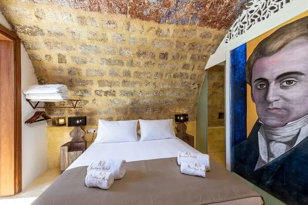 Deluxe Stone Room