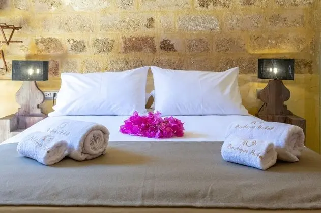 Deluxe Stone Room