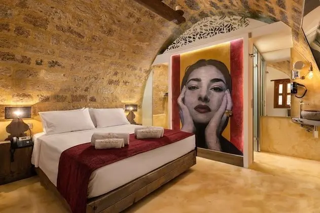 Deluxe Stone Room