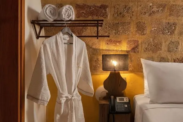 Deluxe Stone Room