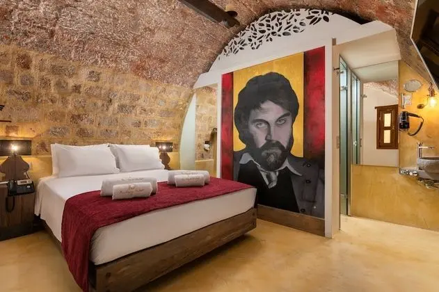 Deluxe Stone Room