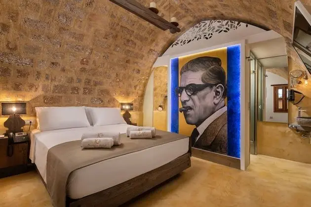 Deluxe Stone Room