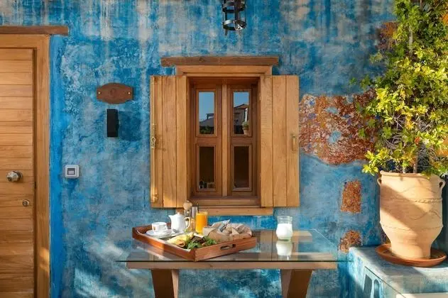 Deluxe Stone Room