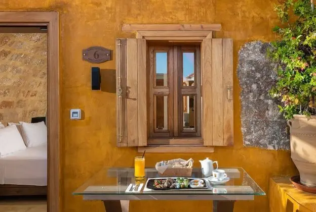Deluxe Stone Room