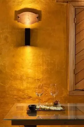 Deluxe Stone Room