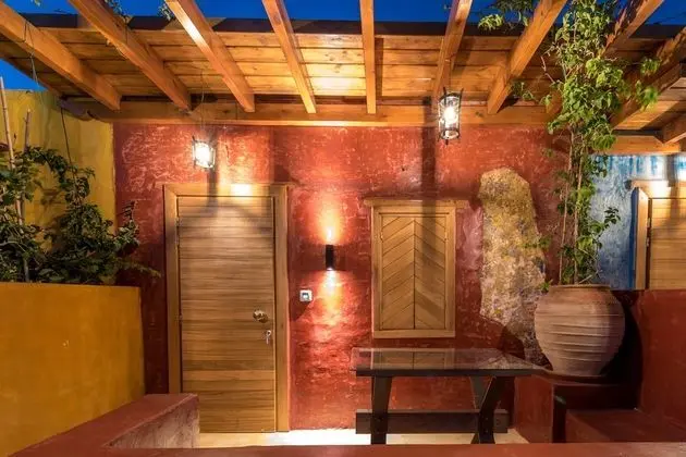 Deluxe Stone Room