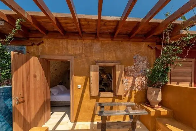 Deluxe Stone Room