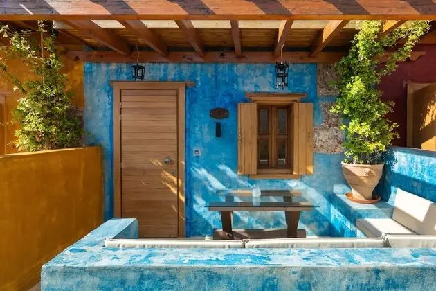 Deluxe Stone Room