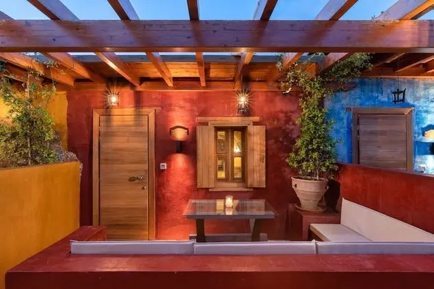 Deluxe Stone Room