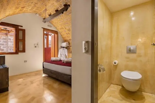 Deluxe Stone Room