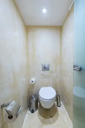 Deluxe Stone Room