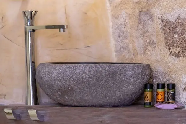 Deluxe Stone Room