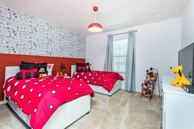 Villa (11 Bedroom 9.5 Bathroom 4792sq Foot V)