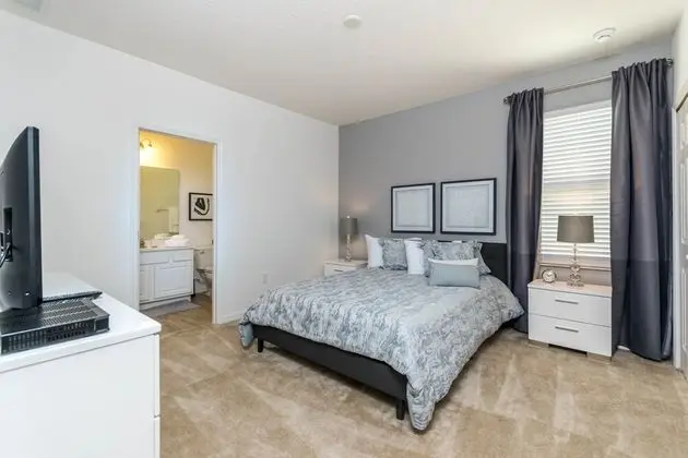 Villa (11 Bedroom 9.5 Bathroom 4792sq Foot V)