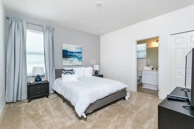 Villa (11 Bedroom 9.5 Bathroom 4792sq Foot V)
