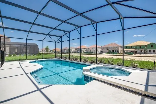 Villa (11 Bedroom 9.5 Bathroom 4792sq Foot V)