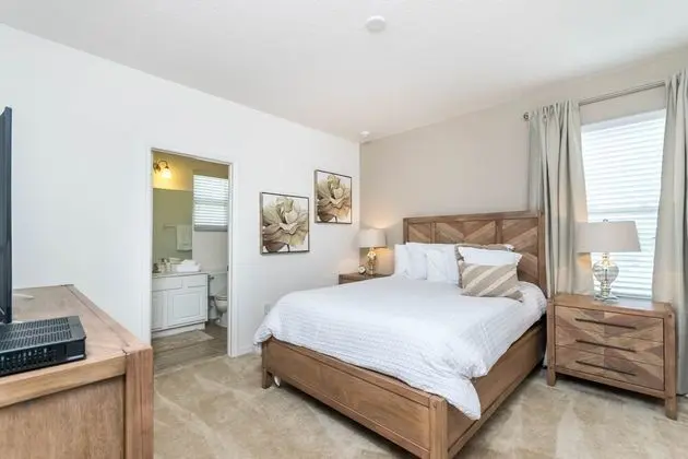 Villa (11 Bedroom 9.5 Bathroom 4792sq Foot V)