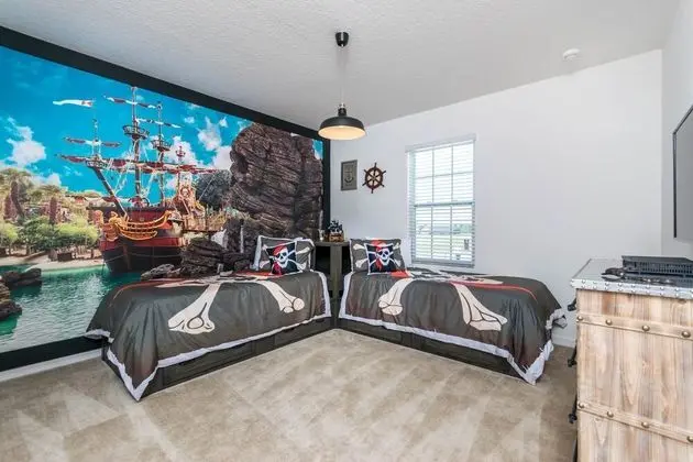 Villa (11 Bedroom 9.5 Bathroom 4792sq Foot V)