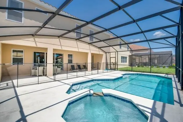 Villa (11 Bedroom 9.5 Bathroom 4792sq Foot V)
