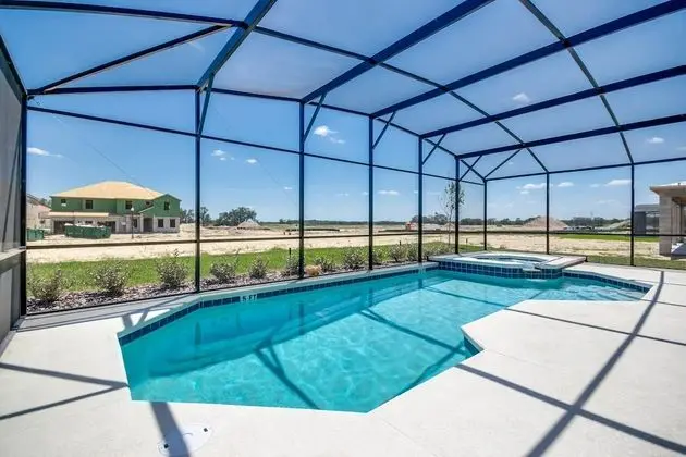 Villa (11 Bedroom 9.5 Bathroom 4792sq Foot V)