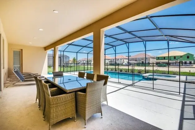 Villa (11 Bedroom 9.5 Bathroom 4792sq Foot V)