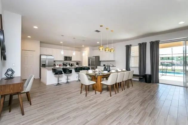 Villa (11 Bedroom 9.5 Bathroom 4792sq Foot V)