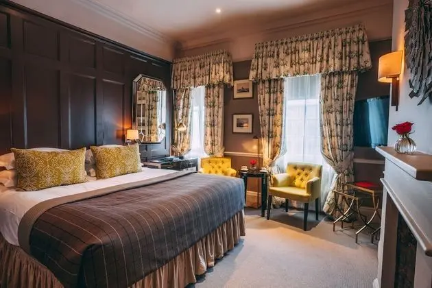 Deluxe King Room at 11 Cadogan Gardens
