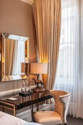 Deluxe King Room at 11 Cadogan Gardens