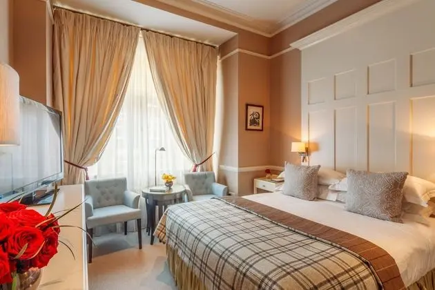 Deluxe King Room at 11 Cadogan Gardens