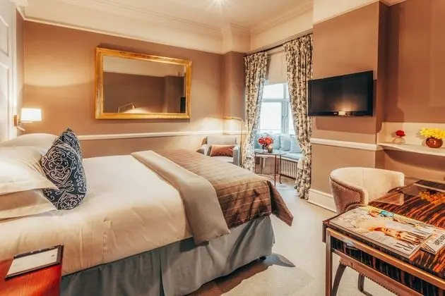 Deluxe King Room at 11 Cadogan Gardens