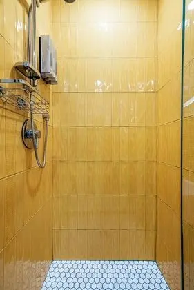 Room 1: Standard Queen Room