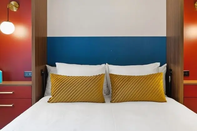 Room 5: Premium Work-from-Hotel Suite