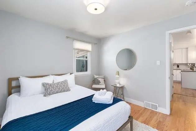 Ev, Birden Çok Yatak, Sıcak Su Havuzu, Bahçe Manzaralı (1112 Cherry St.)