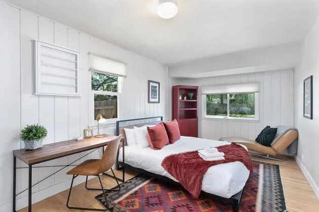 Ev, Birden Çok Yatak, Sıcak Su Havuzu, Bahçe Manzaralı (1112 Cherry St.)