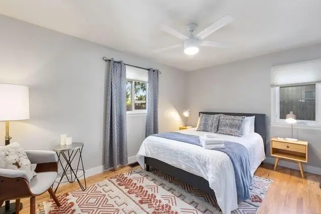 Ev, Birden Çok Yatak, Sıcak Su Havuzu, Bahçe Manzaralı (1112 Cherry St.)