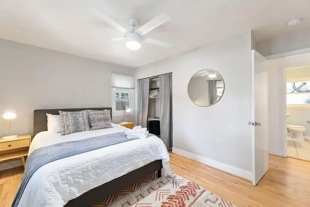 Ev, Birden Çok Yatak, Sıcak Su Havuzu, Bahçe Manzaralı (1112 Cherry St.)