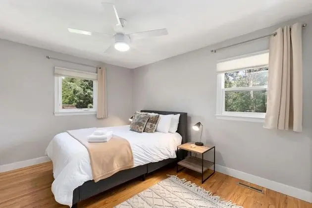 Ev, Birden Çok Yatak, Sıcak Su Havuzu, Bahçe Manzaralı (1112 Cherry St.)