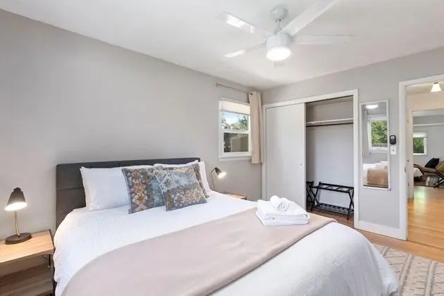 Ev, Birden Çok Yatak, Sıcak Su Havuzu, Bahçe Manzaralı (1112 Cherry St.)