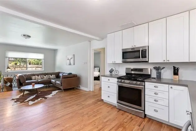 Ev, Birden Çok Yatak, Sıcak Su Havuzu, Bahçe Manzaralı (1112 Cherry St.)