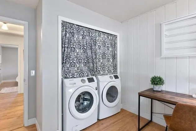 Ev, Birden Çok Yatak, Sıcak Su Havuzu, Bahçe Manzaralı (1112 Cherry St.)