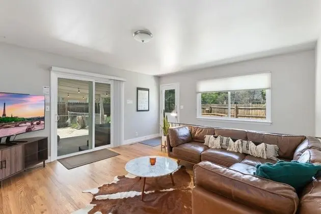 Ev, Birden Çok Yatak, Sıcak Su Havuzu, Bahçe Manzaralı (1112 Cherry St.)