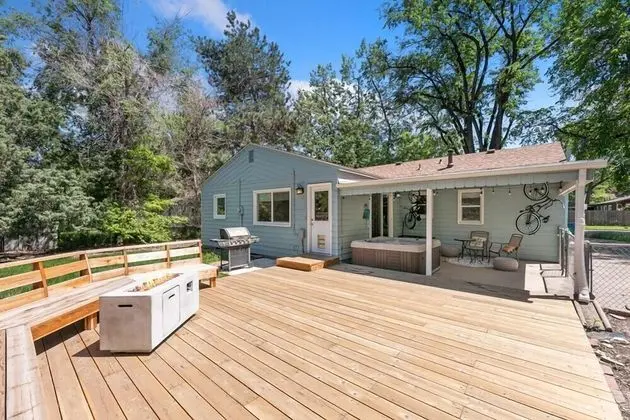 Ev, Birden Çok Yatak, Sıcak Su Havuzu, Bahçe Manzaralı (1112 Cherry St.)