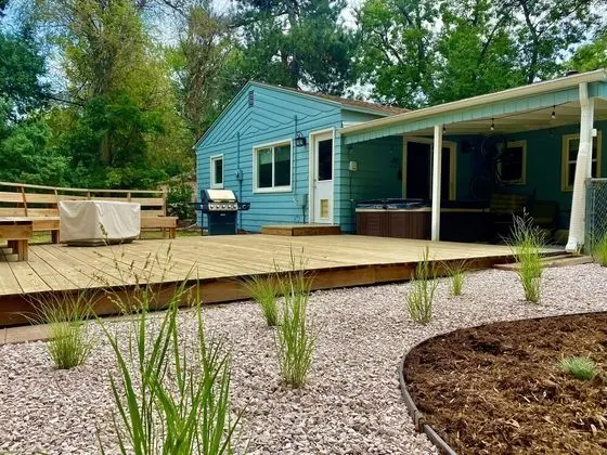 Ev, Birden Çok Yatak, Sıcak Su Havuzu, Bahçe Manzaralı (1112 Cherry St.)