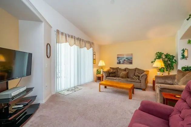 Ev (1114 4-Bed Pool Home, Liberty Village)