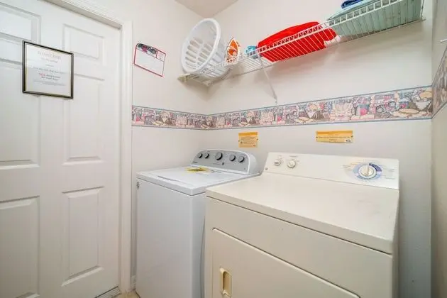 Ev (1114 4-Bed Pool Home, Liberty Village)