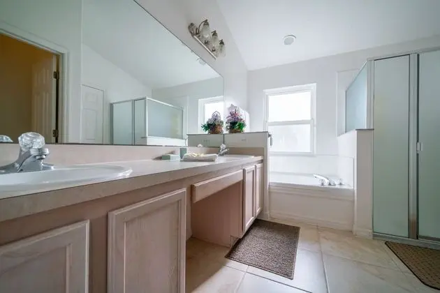 Ev (1114 4-Bed Pool Home, Liberty Village)