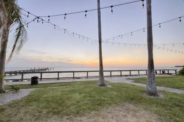 Oda (115 Little Harbor Inn)
